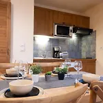 Centre Saint-lary Avec Piscine, Sauna Et Parking - Fr-1-296-425 *