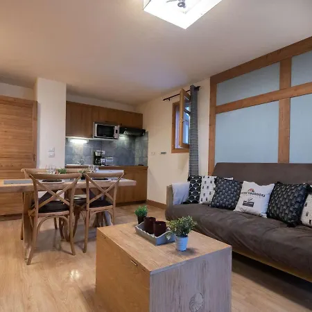 Centre Saint-lary Avec Piscine, Sauna Et Parking - Fr-1-296-425 Saint-Lary-Soulan