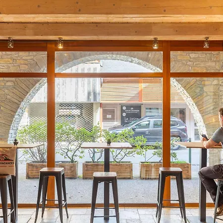 Centre Saint-lary Avec Piscine, Sauna Et Parking - Fr-1-296-425