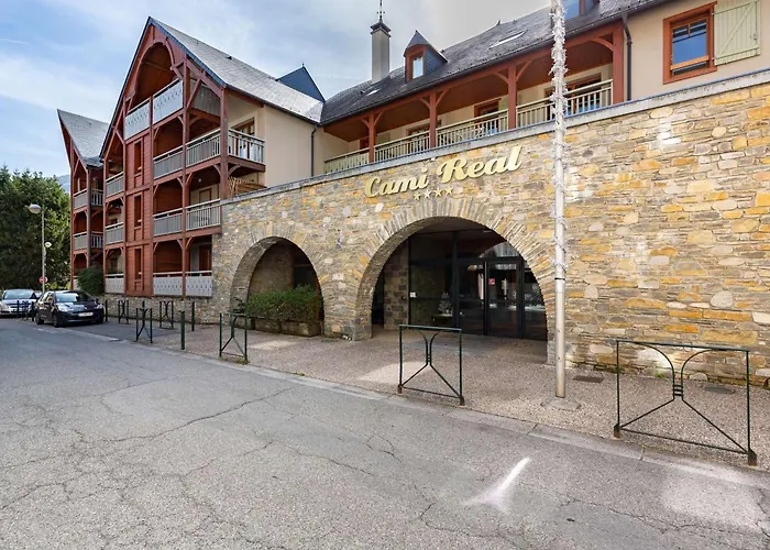 Centre Saint-lary Avec Piscine, Sauna Et Parking - Fr-1-296-425 *