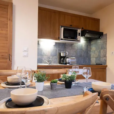 Centre Saint-lary Avec Piscine, Sauna Et Parking - Fr-1-296-425 *