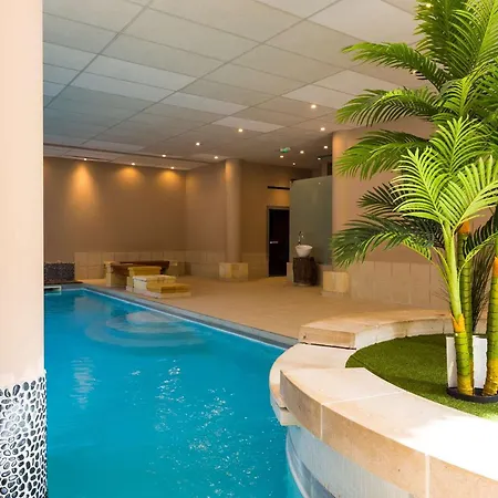 Centre Saint-lary Avec Piscine, Sauna Et Parking - Fr-1-296-425 Apartment *