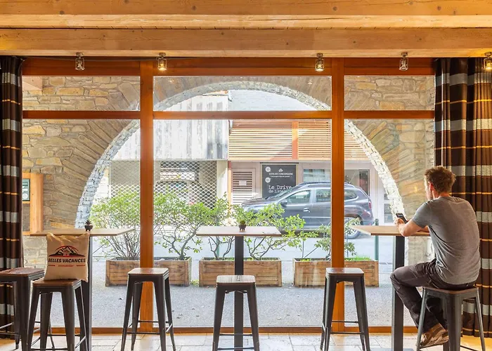 Centre Saint-lary Avec Piscine, Sauna Et Parking - Fr-1-296-425